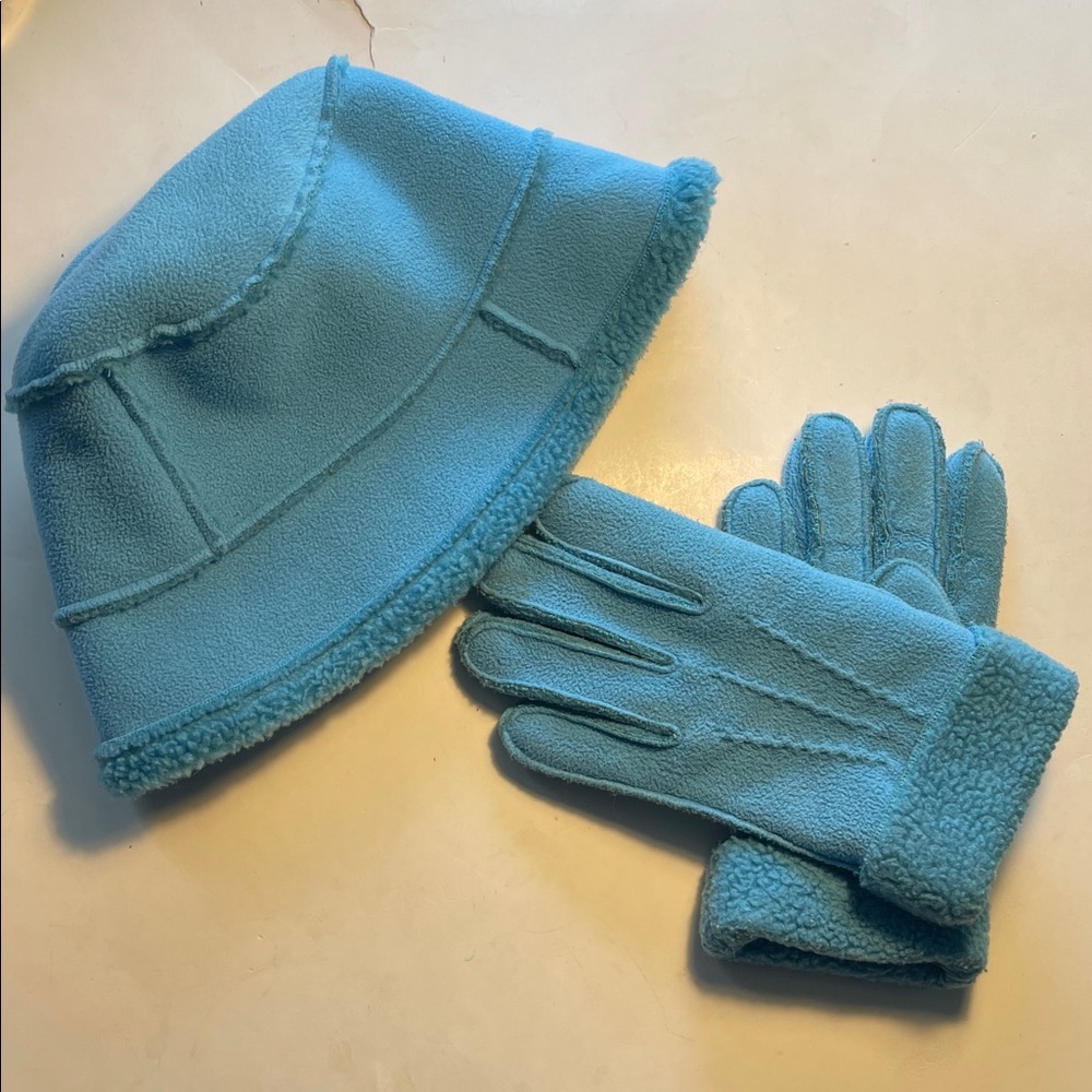 Lands End Blue Fleece Hat and Gloves Set